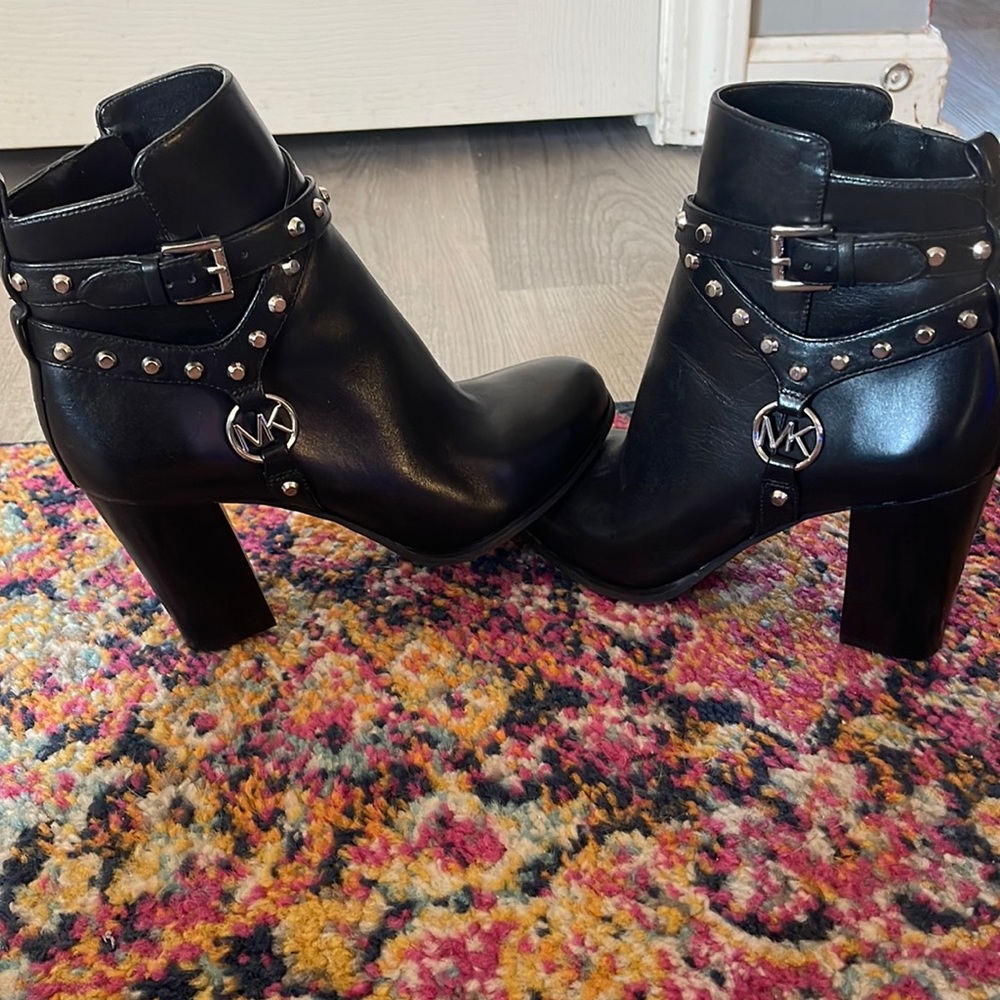 Micheal Kors Boots